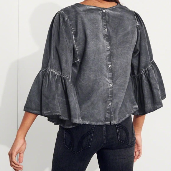 🆕 Hollister flowy blouse w/ bell bottom sleeves - Picture 3 of 8